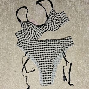 NWT Savage fenty X plus size Bra and Panty Set